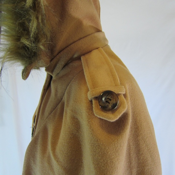 Cape w/Removable Faux Fur Hood - Picture 4 of 6